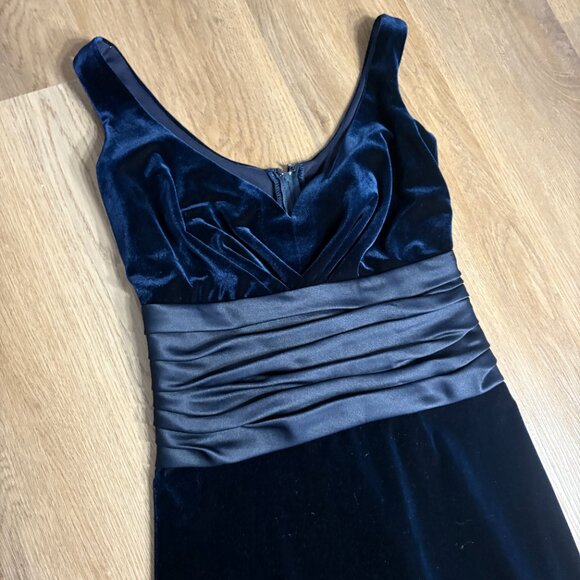 T Tadashi Shoji Velvet Gown maxi dress size 4 S small midnight navy blue holiday - Picture 8 of 12